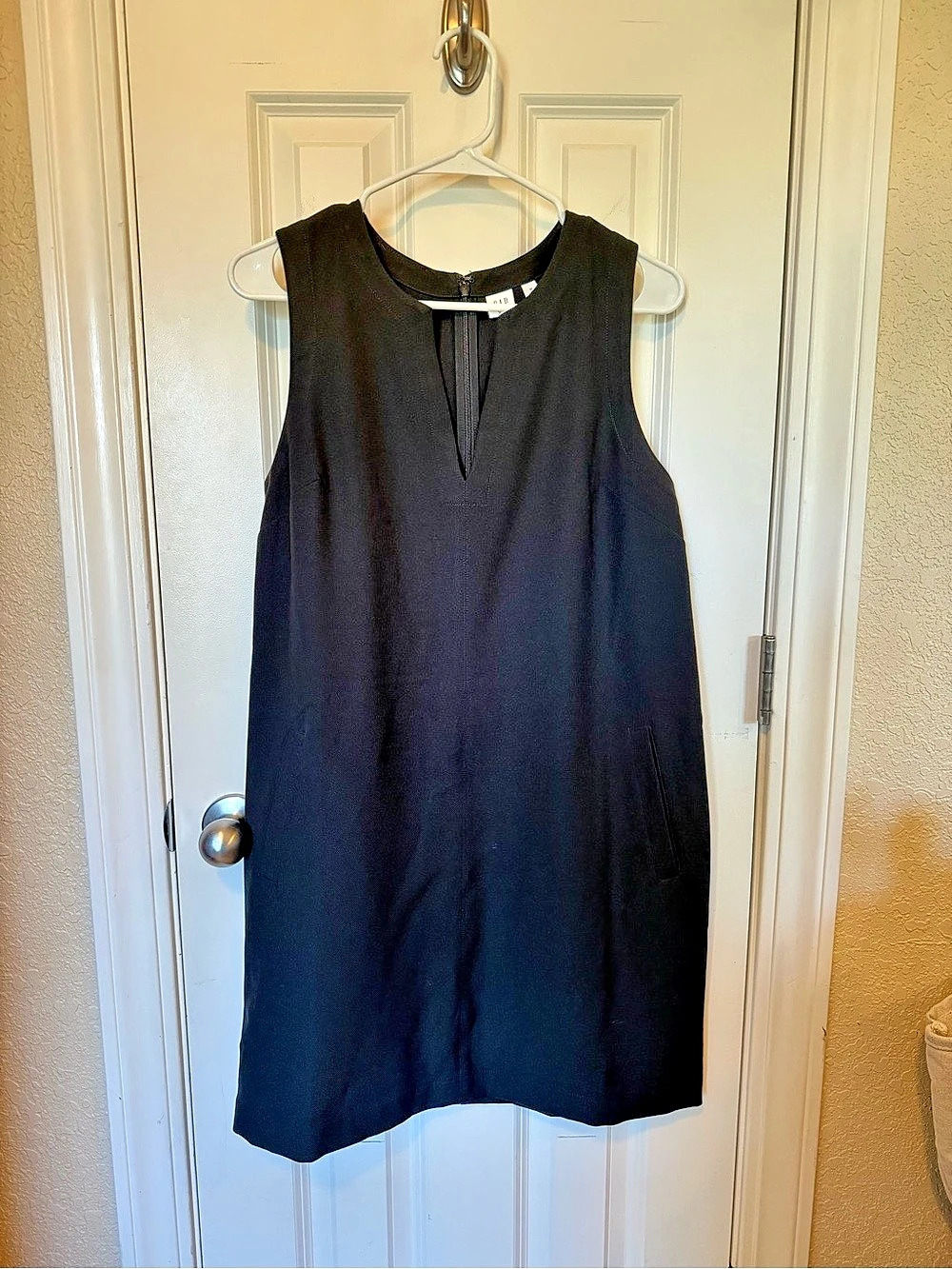 Gap Sleeveless Mini Dress in Black Size Medium